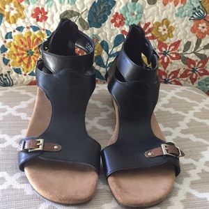 Closet Clean-out! Aerosoles sandal/boot 🌸